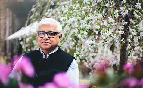 Amitav Ghosh will deliver the 2015 Berlin Family Lectures on September 29–October 7 (Photo: Emilio Madrid-Kuser)