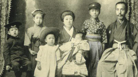 Eiji Asada and his family in 1908. Asada family photo originally published by Mikato Asada in "The Memoirs of Dr. Asada" (1916).